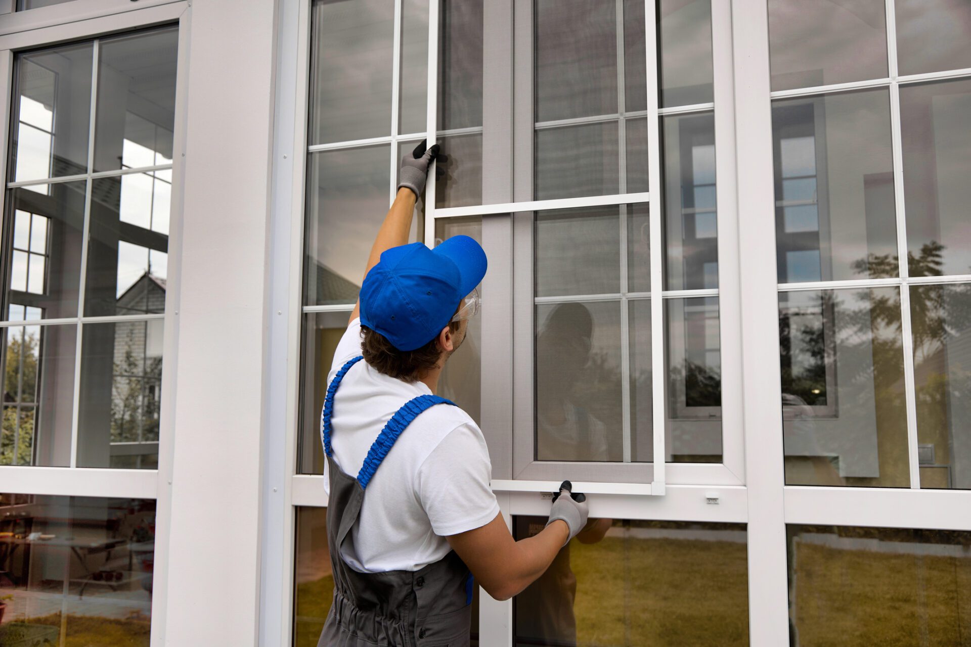 Worker in the process of Window installation